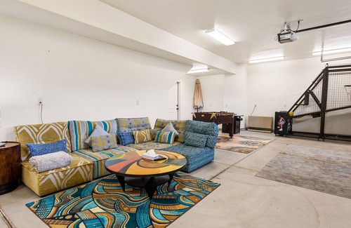 Boulder Bay Ski Chalet | Boulder Bay Chalet Lakefront- Elegantly Decorated With Hot Tub And Game Room! 3 Bedroom Chalet