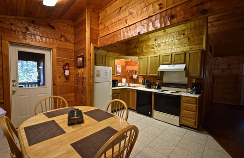 Townsend Cabin | Boulder Pass, 5 miles from the Great Smoky Mountain park entrance in Townsend !