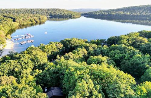 Lake Harmony House | Boulder Pointe by AvantStay Deck Forest Views Boulder Lake Club Passes