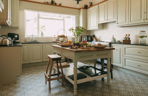 Simon's Town Villa | Boulders HousennA heritage home by the sea, with penguins for neighbours