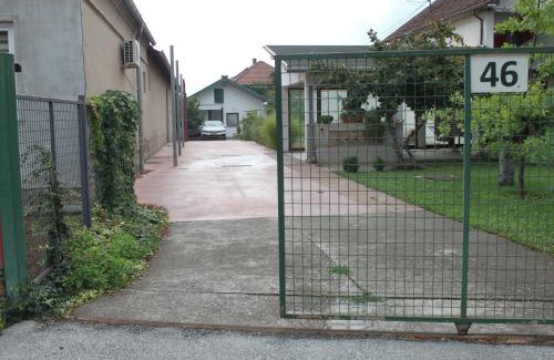 Cuprija House | Boulevard Garden House - Free and save parking in the locked yard