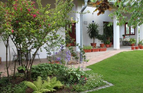 Cuprija House | Boulevard Garden House - Free and save parking in the locked yard