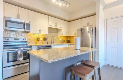 Irving Apartment | Boulevard Stays 1BR King Suite Pool, Gym & Parking 01