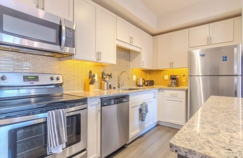 Irving Apartment | Boulevard Stays 1BR King Suite Pool, Gym & Parking 01