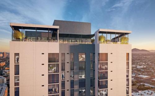 Evans Churchill Apartment | Boulevard Stays Modern Highrise STU Sky Pool Parking Gym 10