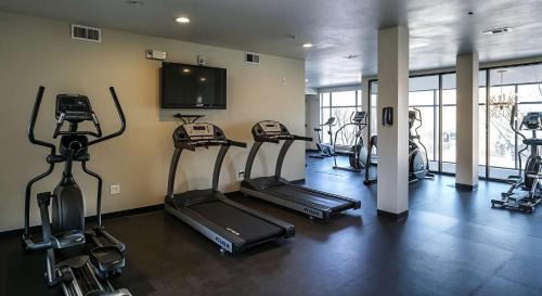 Travis Heights Apartment | Boulevard Stays Prime SoCo 2BR Walk Downtown Pool Gym Parking