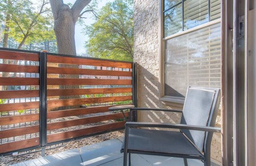 Far North Dallas Apartment | Boulevard Stays Tranquil 1BR King Suite Pool, Gym, Parking 04