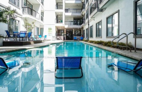 Travis Heights Apartment | Boulevard Stays Walk to Downtown 2BR SoCo Pool Parking Gym 05