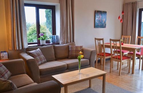 Woodbridge House | Boundary Gallery Cottage