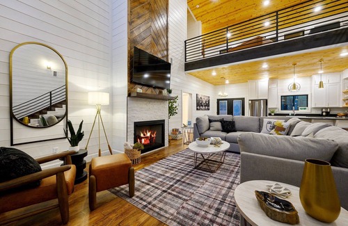 Hochatown Cabin | Bourbon Basin-Ultra-Lux Cabin w/Custom Playscape & Outdoor Gazebo! Sleeps 20