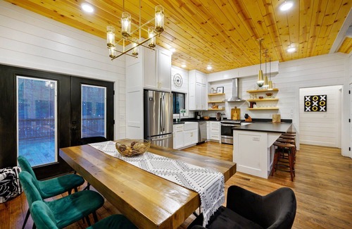 Hochatown Cabin | Bourbon Basin-Ultra-Lux Cabin w/Custom Playscape & Outdoor Gazebo! Sleeps 20
