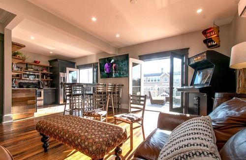Bonnycastle House | Bourbon Lovers and Bardstown Road - Epic Sky Deck - Sleeps 14+