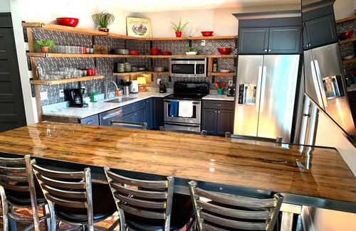 Bonnycastle House | Bourbon Lovers and Bardstown Road - Epic Sky Deck - Sleeps 14+
