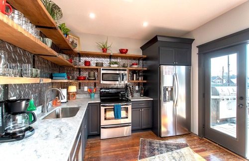Bonnycastle House | Bourbon Lovers and Bardstown Road - Epic Sky Deck - Sleeps 14+