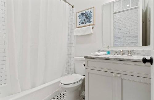 Central Business District Hotel | Bourbon Street Hotel Stay Group Friendly