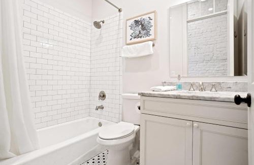 Central Business District Hotel | Bourbon Street Hotel Stay Group Friendly