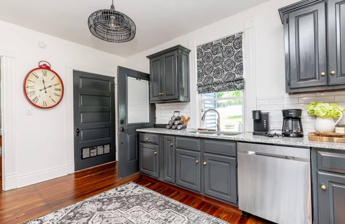 Lawrenceburg House | Bourbon Trail/8 mins to distilleries/Fenced Yard/Pet-Friendly/Entire House