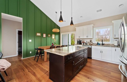 Southville House | Bourbon Trail*Hot Tub*Sauna*Mini Golf*WiFi*EVSE
