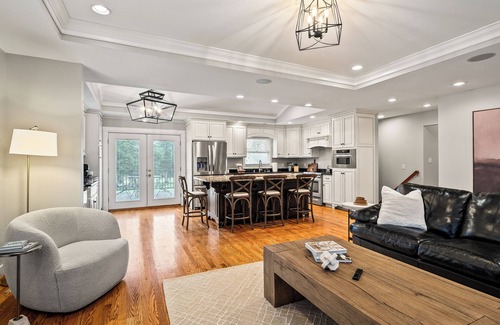 Jeffersontown House | Bourbon Trail Retreat 5 King Beds Sleeps 18 Gated Private Family-Friendly