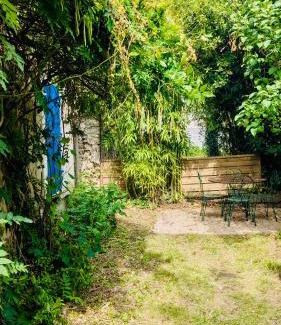 Veuzain-sur-Loire House | Bourg, familial, cour, la Maison d'Ouchet