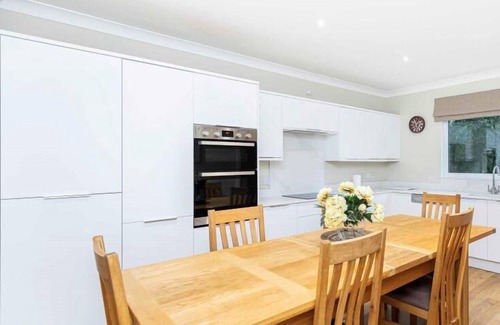 Bournemouth House | BOURNECOAST: Beautiful family home with garden and parking by the river - HB1522