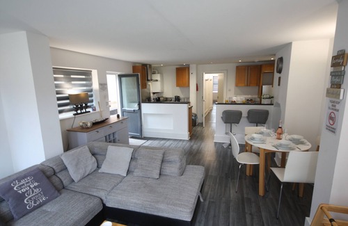Bournemouth Apartment | Bournemouth Holiday Let With Hot Tub & Sauna