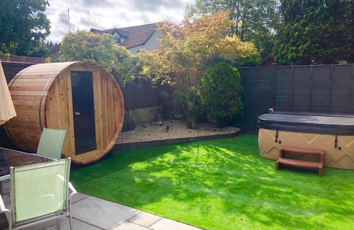 Bournemouth Apartment | Bournemouth Holiday Let With Hot Tub & Sauna