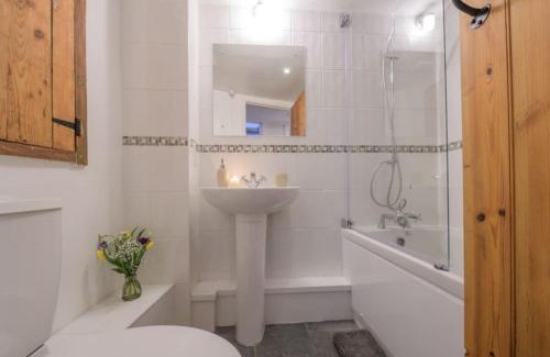 Bourton House | Bourton-on-the-Water Lovely 2Bed Cotswold Cottage