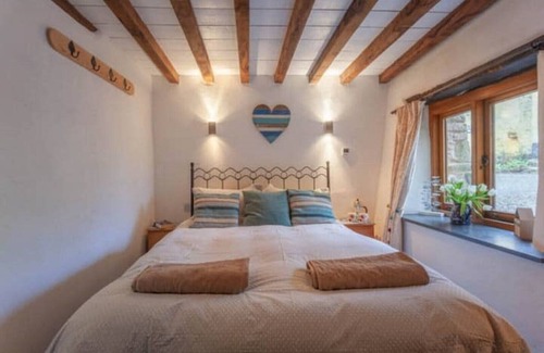 Highampton House | Boutique 16th century barn conversion - sleeps 4, deepest Devon