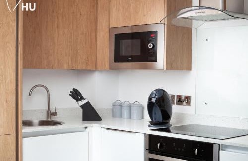 Hull Apartment | Boutique 2bdrm Suite on Marina- 203