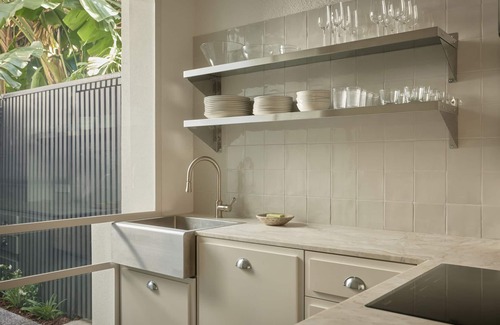 Middle Park Apartment | Boutique Art Deco Apt+Beach, Park, Shops, Cafes F1