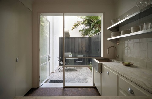 Middle Park Apartment | Boutique Art Deco Apt+Beach, Park, Shops, Cafes F1