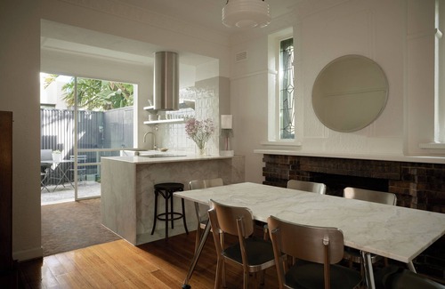 Middle Park Apartment | Boutique Art Deco Apt+Beach, Park, Shops, Cafes F1