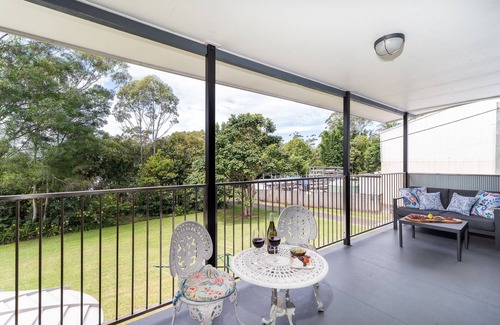 North Tamborine Apartment | Boutique Accommodation for Couples - nTwo couples. Two levels. One escape!