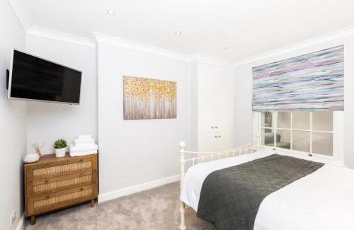 Leamington Spa Apartment | Boutique Basement 1 Bed Flat, central location, free parking, Wi-Fi, Sky, Netflix