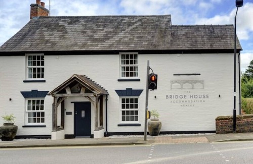 Henley-in-Arden House | Boutique bedroom within guesthouse