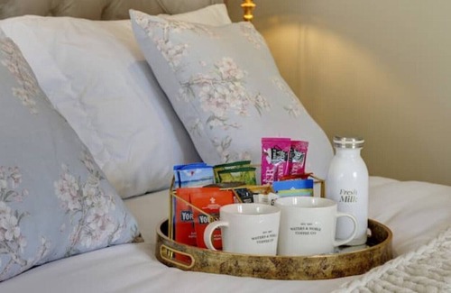 Henley-in-Arden House | Boutique bedroom within guesthouse