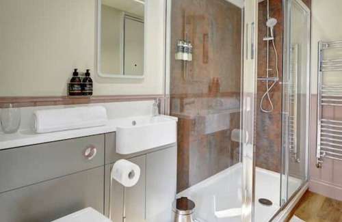 Henley-in-Arden House | Boutique bedroom within guesthouse