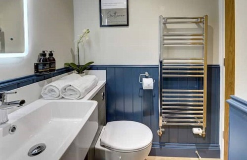 Henley-in-Arden House | Boutique bedroom within guesthouse