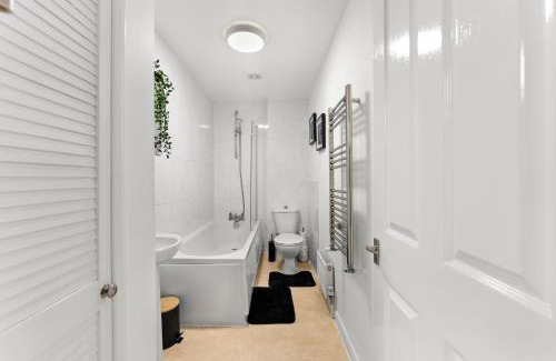 Southville Apartment | Boutique Bristol Abode - Games Room