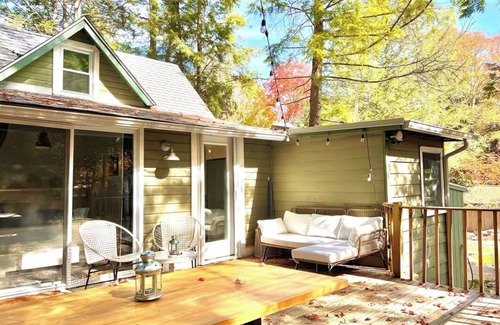 Smallwood Cabin | Boutique Cabin w/Lake Access, Canoe, SUPs, Inner Tubes, BBQ, Fire Pit, Fireplace—Renovated & Chic