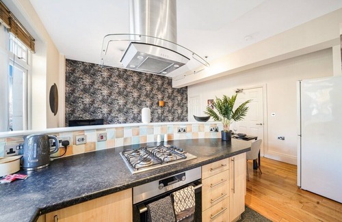 Homerton Apartment | Boutique Central Hackney Abode -&nbsp;Balcony -Sleeps 6