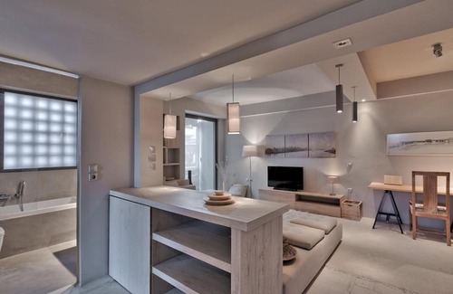 Kifisia Apartment | Boutique design apartment next to green park