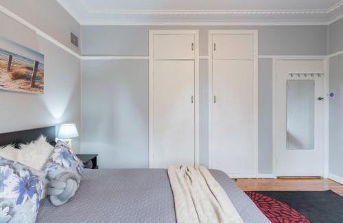 Carramar House | Boutique Double Room in Carramar - Close to Station & Shops - Shared Bathroom