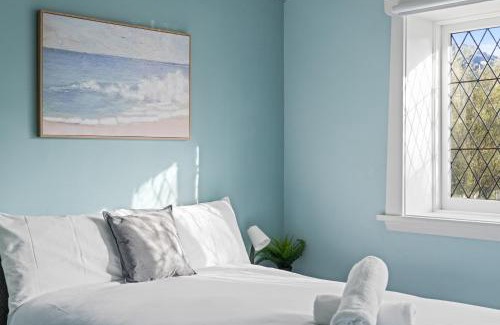North Parramatta House | Boutique Double Room Near Light Rail in North Parramatta - Shared Bathroom