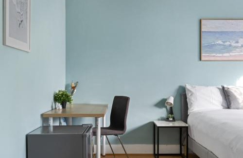 North Parramatta House | Boutique Double Room Near Light Rail in North Parramatta - Shared Bathroom