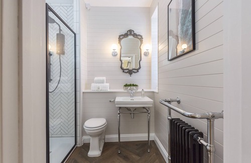 Emsworth House | Boutique En-suite Room in Prestigious Colonial Home