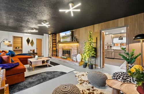 Newberg House | Boutique Home Nestled in Downtown Newberg