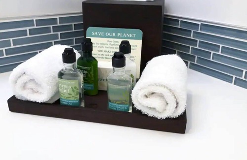 Old Towne Apartment | Boutique Hotel 2 Queen Room Minutes From The Beach!