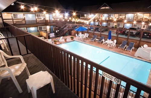 Solvang Apartment | Boutique Hotel Double Queen Balcony Room